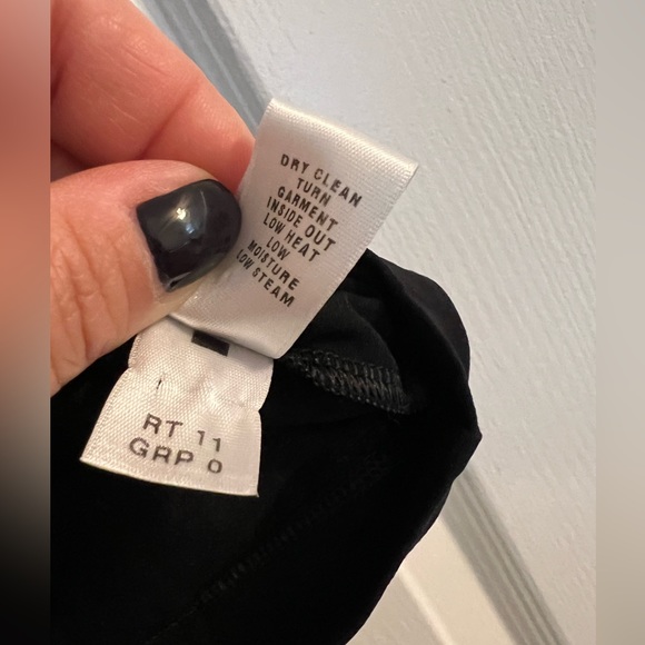 St. John Caviar black high neck sleeveless top Size S 87%Nylon 13%Spandex EUC - Picture 5 of 5